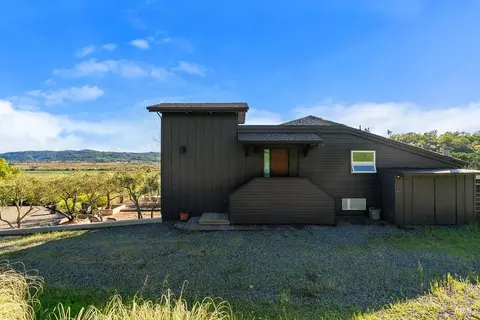 Exterior - 23121 Vineyard Rd, Geyserville, CA 95441 photo 8 of 15