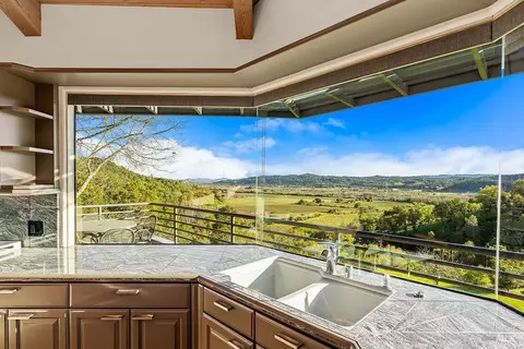 Kitchen - 23121 Vineyard Rd, Geyserville, CA 95441 photo 6 of 11