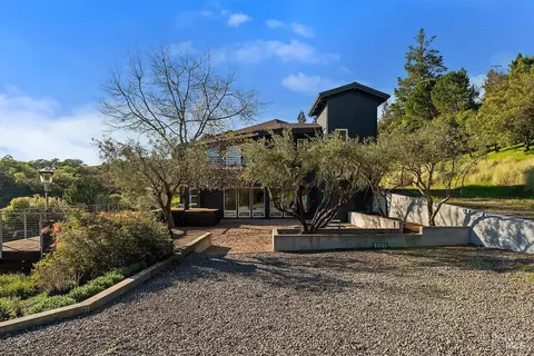 Exterior - 23121 Vineyard Rd, Geyserville, CA 95441 photo 3 of 15