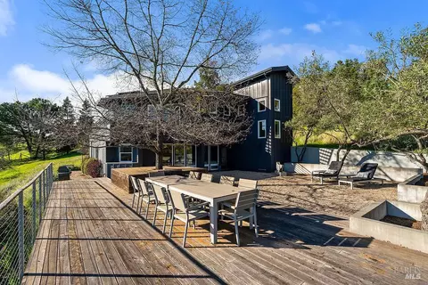 Exterior - 23121 Vineyard Rd, Geyserville, CA 95441 photo 10 of 15