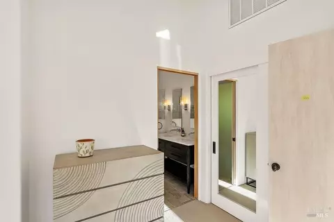 Entry Way - 23121 Vineyard Rd, Geyserville, CA 95441 photo 2 of 2
