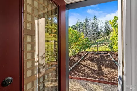 Exterior - 23121 Vineyard Rd, Geyserville, CA 95441 photo 6 of 15