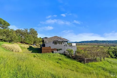Exterior - 23121 Vineyard Rd, Geyserville, CA 95441 photo 9 of 15