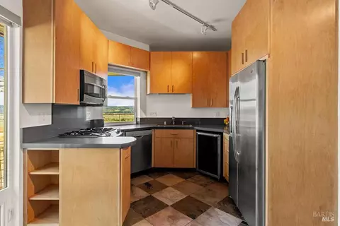 Kitchen - 23121 Vineyard Rd, Geyserville, CA 95441 photo 10 of 11