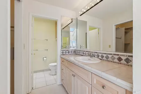 Bath - 51 Marin Ave, Sausalito, CA 94965 photo 2 of 4