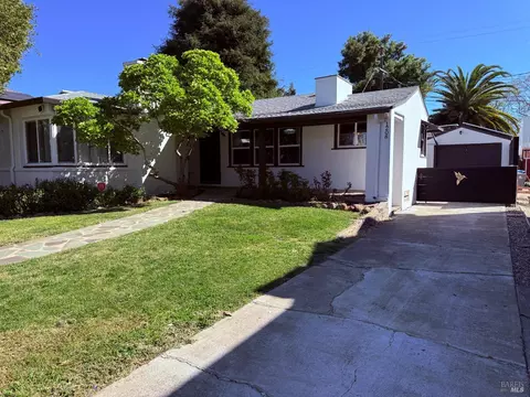 Exterior - 1208 Amador St, Vallejo, CA 94590 photo 2 of 5