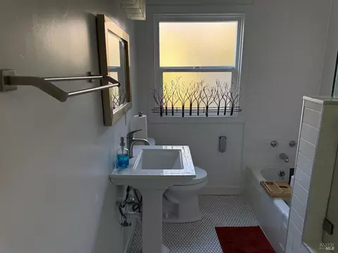 Bath - 1208 Amador St, Vallejo, CA 94590 photo 1 of 1