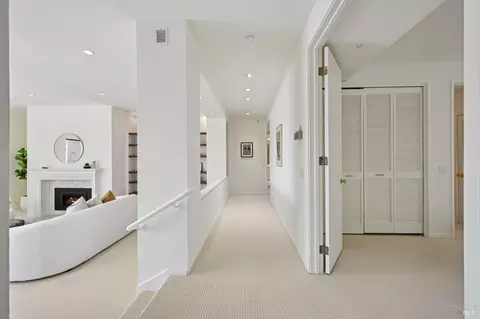 Entry Way - 24 Lagoon Vis, Tiburon, CA 94920 photo 3 of 6