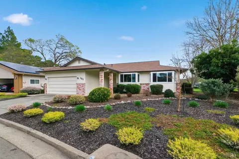 347 Twin Lakes Dr, Santa Rosa, CA 95409