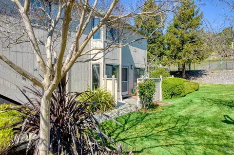 29 Sailmaker Ct, San Rafael, CA 94903