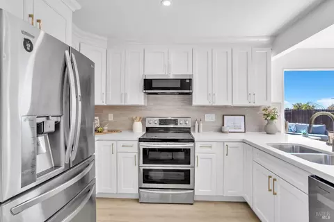 Kitchen - 938 Sandy Cove Dr, Rodeo, CA 94572 photo 4 of 6