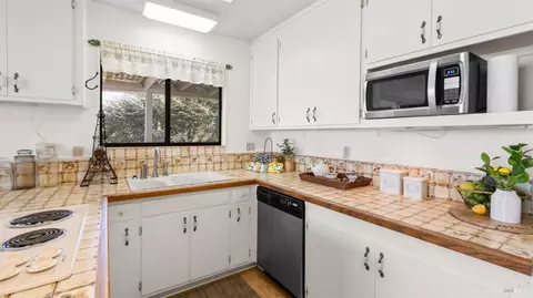 Kitchen - 1104 Birch Dr, Petaluma, CA 94952 photo 5 of 6