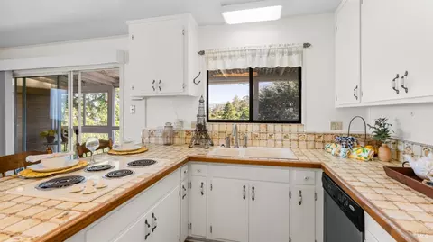 Kitchen - 1104 Birch Dr, Petaluma, CA 94952 photo 3 of 6