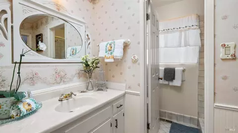 Bath - 1104 Birch Dr, Petaluma, CA 94952 photo 1 of 4