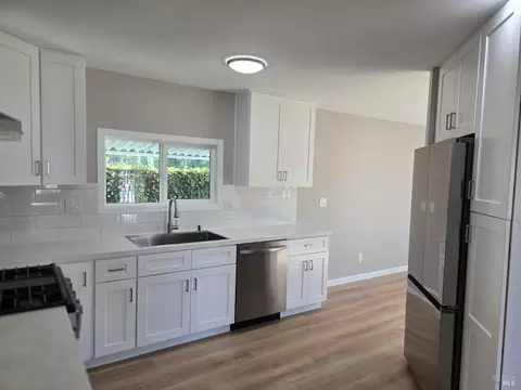 5763 Mobile Dr, Santa Rosa, CA 95403