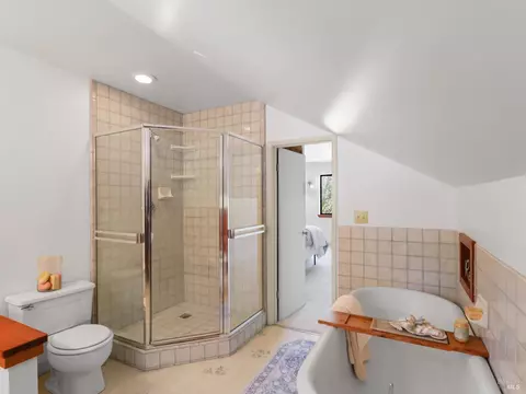 Bath - 720 Grove Ave, Ukiah, CA 95482 photo 3 of 4