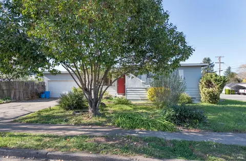 Exterior - 141 Hillview Dr, Cloverdale, CA 95425 photo 2 of 8