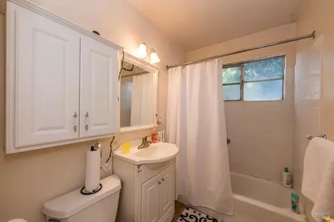 Bath - 141 Hillview Dr, Cloverdale, CA 95425 photo 1 of 1