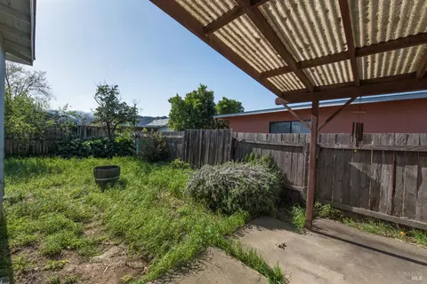 Exterior - 141 Hillview Dr, Cloverdale, CA 95425 photo 4 of 8