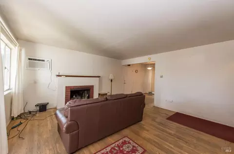 Living - 141 Hillview Dr, Cloverdale, CA 95425 photo 4 of 6