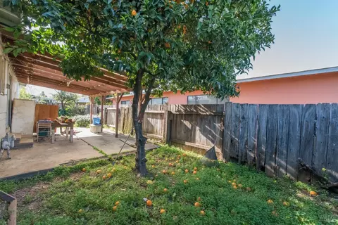 Exterior - 141 Hillview Dr, Cloverdale, CA 95425 photo 5 of 8