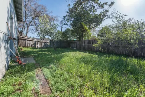 Exterior - 141 Hillview Dr, Cloverdale, CA 95425 photo 6 of 8