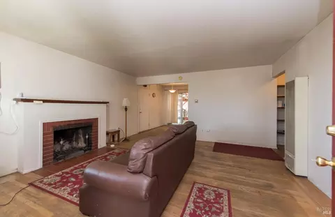 Living - 141 Hillview Dr, Cloverdale, CA 95425 photo 3 of 6