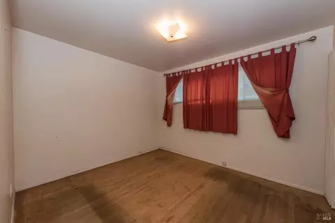 Bedroom - 141 Hillview Dr, Cloverdale, CA 95425 photo 1 of 5