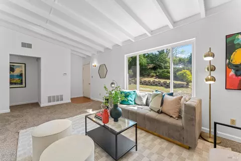 Living - 246 Jordan St, Vallejo, CA 94591 photo 1 of 2