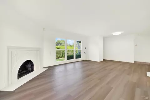 Living - 309 Hamilton Dr, Fairfield, CA 94533 photo 3 of 5