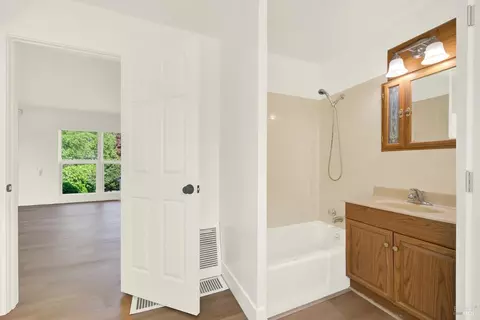 Bath - 309 Hamilton Dr, Fairfield, CA 94533 photo 2 of 2