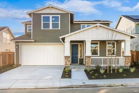 7337 Willowglen Dr, Rohnert Park, CA 94928