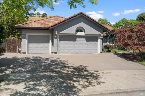 Exterior - 2236 Silver Fox Cir, Fairfield, CA 94534 photo 2 of 11