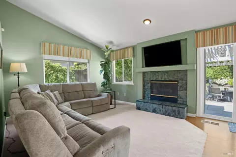Living - 2236 Silver Fox Cir, Fairfield, CA 94534 photo 2 of 2