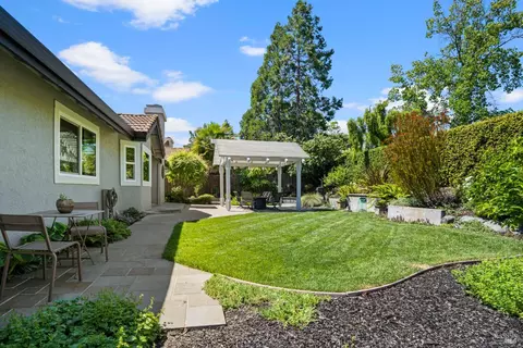 Exterior - 2236 Silver Fox Cir, Fairfield, CA 94534 photo 8 of 11