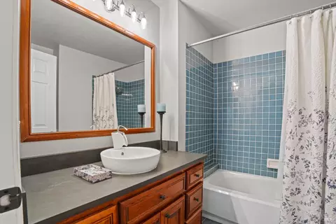 Bath - 2236 Silver Fox Cir, Fairfield, CA 94534 photo 1 of 3