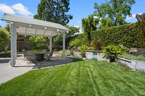Exterior - 2236 Silver Fox Cir, Fairfield, CA 94534 photo 4 of 11
