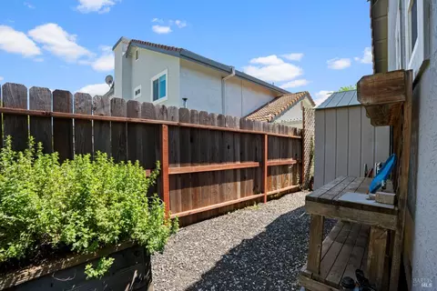 Exterior - 2236 Silver Fox Cir, Fairfield, CA 94534 photo 10 of 11
