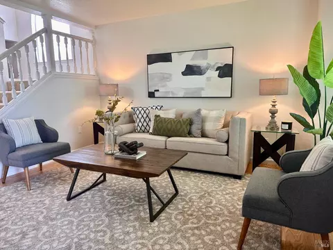 131 Cambridge Dr, Vacaville, CA 95687