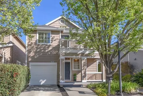 2083 Easton Dr, Petaluma, CA 94952