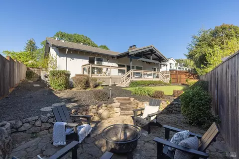 19 Inverness Dr, Napa, CA 94558