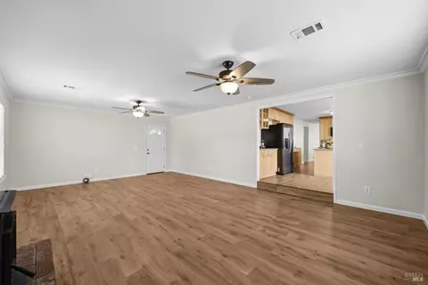 Living - 130 Longview Dr, Vacaville, CA 95687 photo 6 of 13