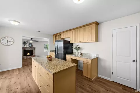 Kitchen - 130 Longview Dr, Vacaville, CA 95687 photo 8 of 10