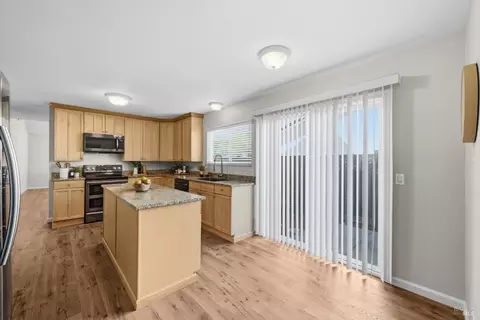 Kitchen - 130 Longview Dr, Vacaville, CA 95687 photo 6 of 10