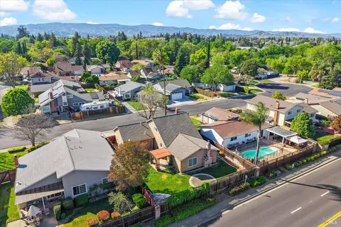 View/Area - 130 Longview Dr, Vacaville, CA 95687 photo 4 of 7