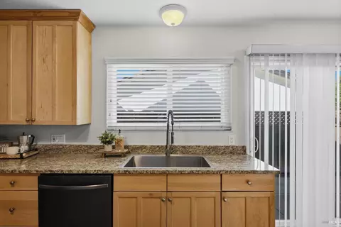Kitchen - 130 Longview Dr, Vacaville, CA 95687 photo 5 of 10