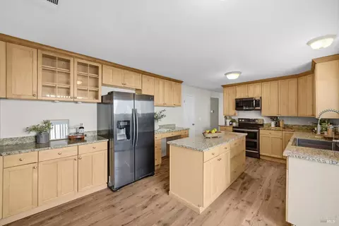Kitchen - 130 Longview Dr, Vacaville, CA 95687 photo 2 of 10