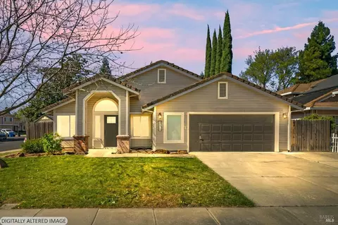 736 Notre Dame Dr, Vacaville, CA 95687