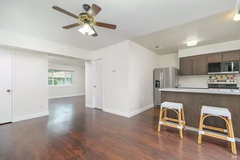 32 C Oliva Dr, Novato, CA 94947