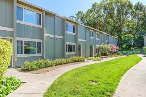 32 C Oliva Dr, Novato, CA 94947